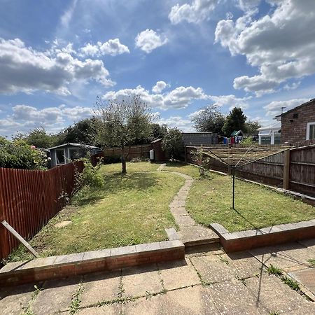 Villa Charming 3-Bed House In Leighton Buzzard Exterior foto